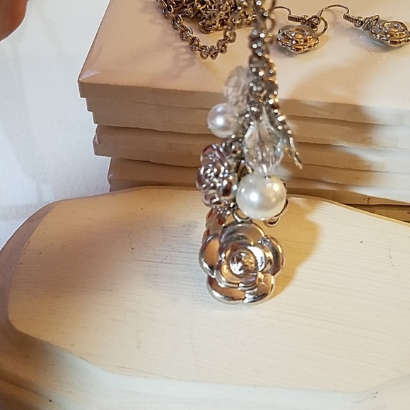 Spring Floral Pearl & Bead Silver Tone Necklace & Earrings 35" Set Flower - Picture 2 of 4